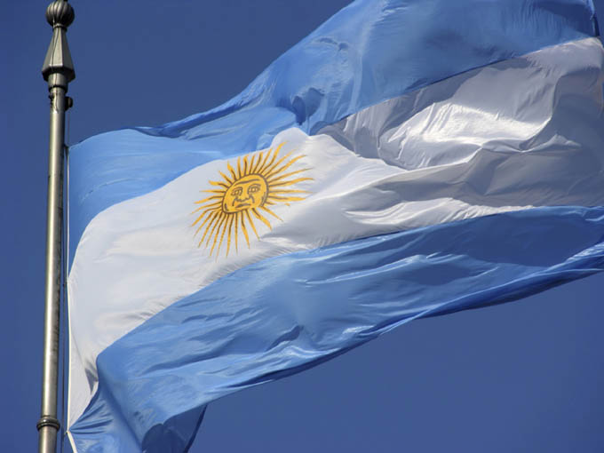 Con nuevo presidente y cepo al dólar, Argentina cierra larga semana Con nuevo presidente y cepo al dólar, Argentina cierra larga semana
