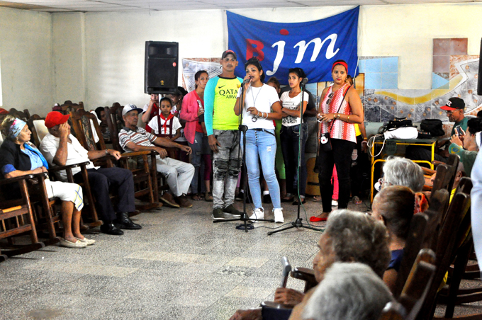 Generaciones de ayer y hoy se unen en homenaje a Fidel (+ video) Generaciones de ayer y hoy se unen en homenaje a Fidel (+ video)