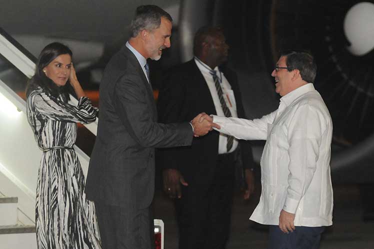 Comienzan actividades en Cuba los Reyes de España (+ fotos)