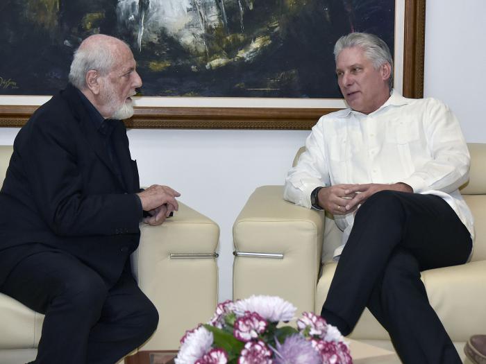 Presidente de Cuba recibe al artista italiano Michelangelo Pistoletto