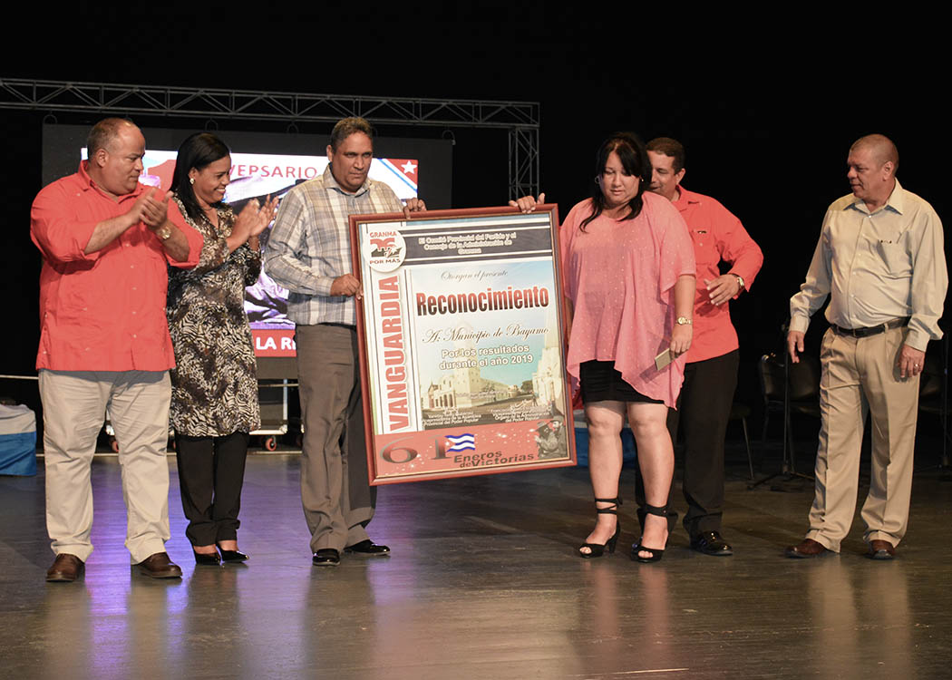 Efectúan en Granma gala por el triunfo de la Revolución cubana Efectúan en Granma gala por el triunfo de la Revolución cubana