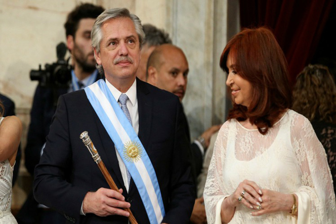 Con medidas apremiantes, presidente argentino inicia su gestión (+fotos) Con medidas apremiantes, presidente argentino inicia su gestión (+fotos)