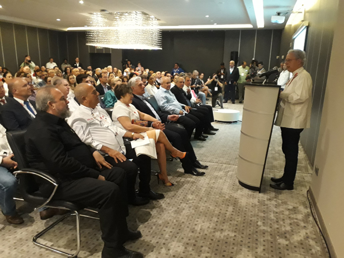 Presidente de Cuba asiste a evento culinario internacional