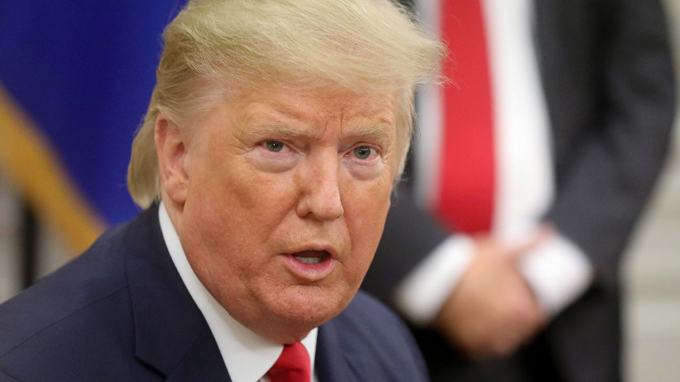 Trump pide rechazar resolución que limitaría sus poderes de guerra