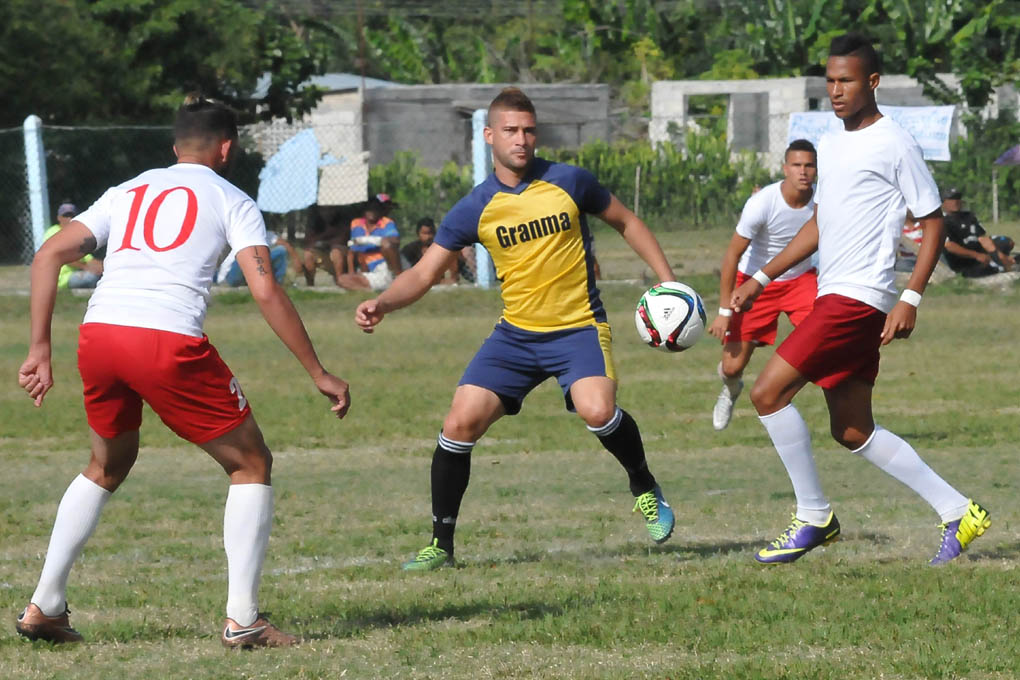 Los incansables se refuerzan con dos atacantes y dos defensas para el torneo clausura.