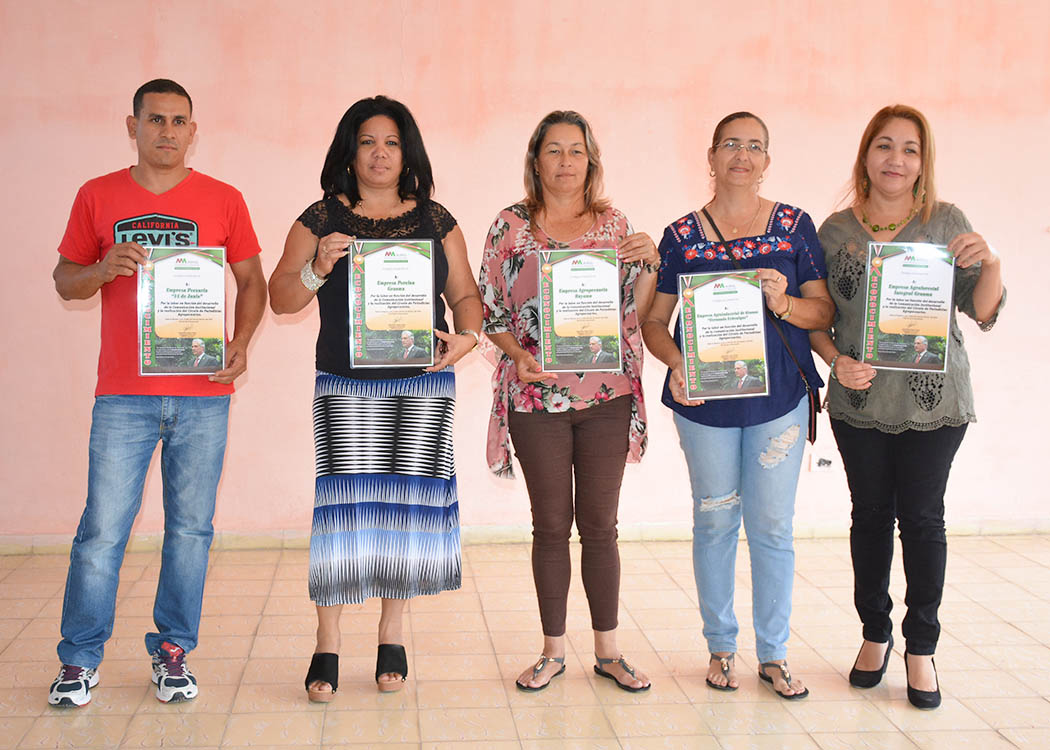 Reconocen a comunicadores en Granma Reconocen a comunicadores en Granma