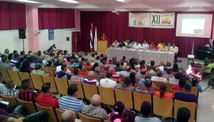 Campesinos de Manzanillo contra el bloqueo y por más alimentos