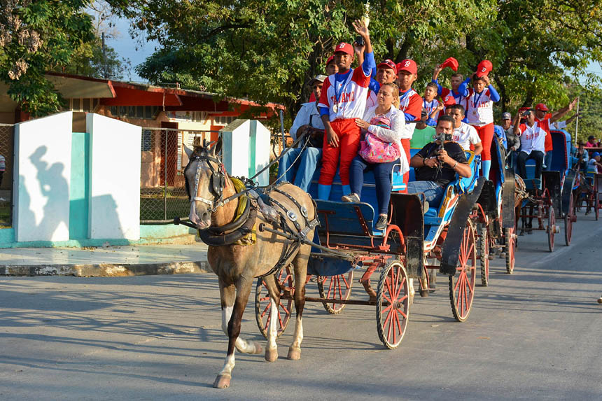 Reciben a peloteros de Bayamo, campeones de Pequeñas Ligas (+ fotos) Reciben a peloteros de Bayamo, campeones de Pequeñas Ligas (+ fotos)