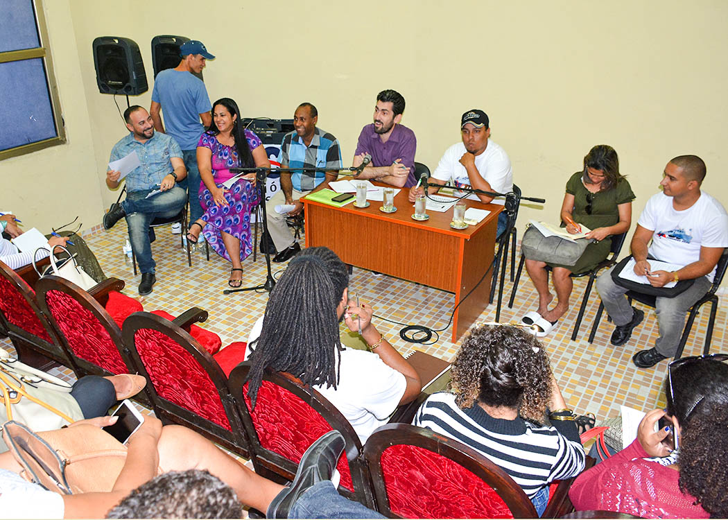 Chequean acuerdos de los jóvenes creadores