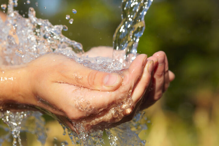 Acceso al agua potable, un objetivo en acción Acceso al agua potable, un objetivo en acción