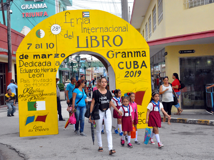 Posponen capítulo granmense de la Feria del Libro