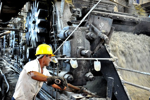 Comprometida con gestión productiva Empresa Azucarera Comprometida con gestión productiva Empresa Azucarera