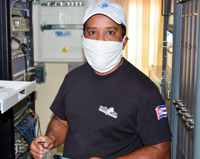Instalan en Bayamo transmisor de televisión de alta definición de un kilowatts de potencia (+audio) Instalan en Bayamo transmisor de televisión de alta definición de un kilowatts de potencia (+audio)