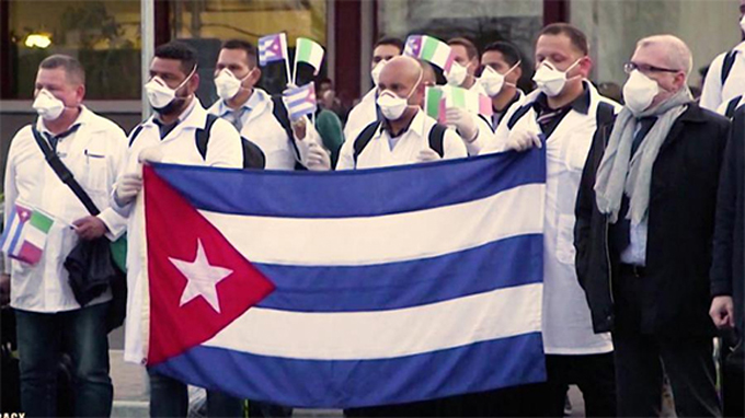 Regresa a Cuba la primera brigada médica del Contingente “Henry Reeve” que laboró en Italia (+video) Regresa a Cuba la primera brigada médica del Contingente “Henry Reeve” que laboró en Italia (+video)