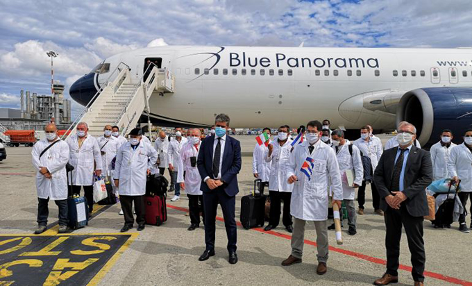 Regresa a Cuba este lunes brigada médica que enfrentó la Covid-19 en Lombardía (+video) Regresa a Cuba este lunes brigada médica que enfrentó la Covid-19 en Lombardía (+video)