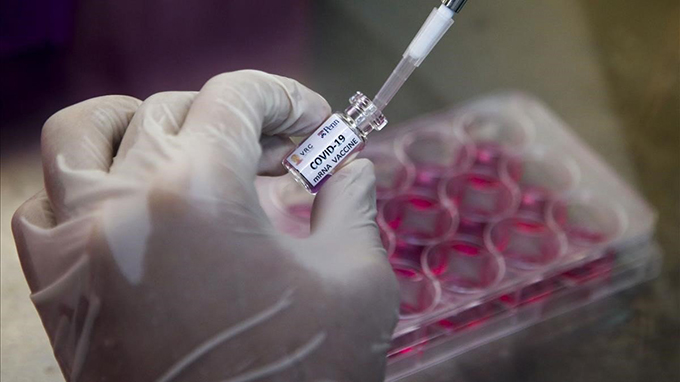 Anuncia Rusia éxito de tres prototipos de vacuna contra Covid-19