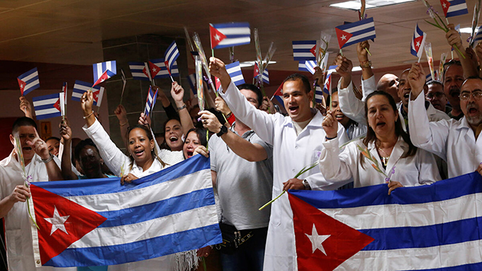 Francia: llaman a pedir en redes sociales Nobel para médicos de Cuba