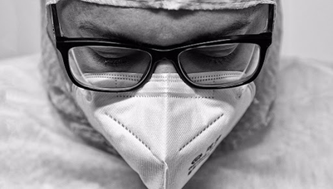 Organizan en Italia muestra fotográfica sobre colaboradores cubanos de la salud en Turín