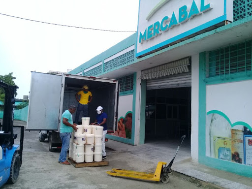 Con más luces que sombras abre en La Habana mercado mayorista para sector no estatal