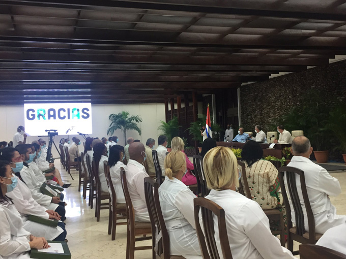 Se reúne Díaz-Canel con colaboradores que combatieron la COVID-19 en Togo y Kuwait Se reúne Díaz-Canel con colaboradores que combatieron la COVID-19 en Togo y Kuwait