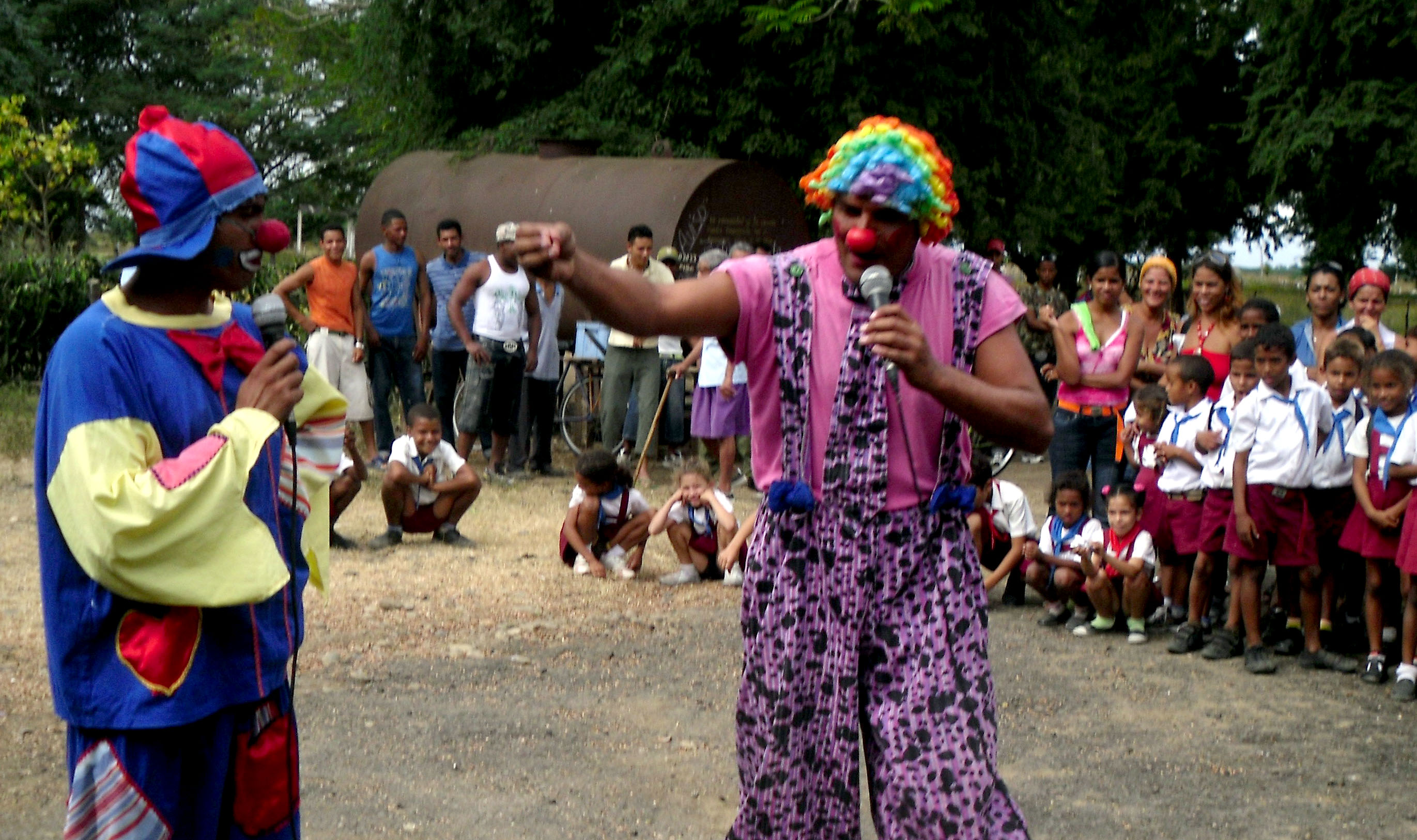 Guerrilleros teatrales en recorrido por Fidel