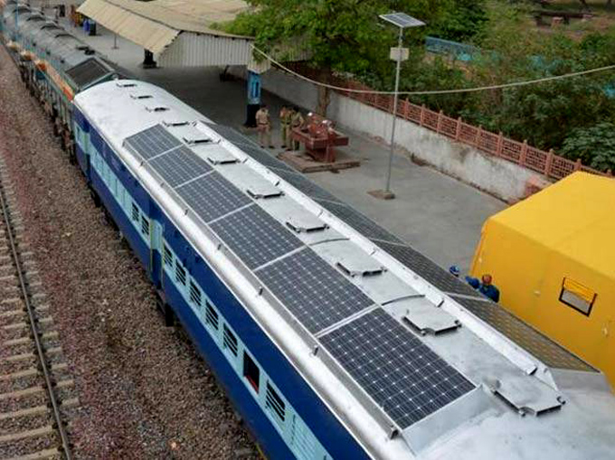 Ferrocarriles de India gestiona 960 estaciones con energía solar