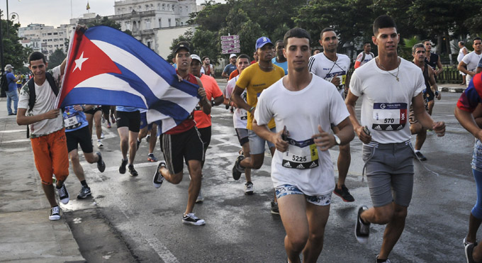 Confirman a más de cuatro mil participantes en carrera en saludo al aniversario 60 de los CDR