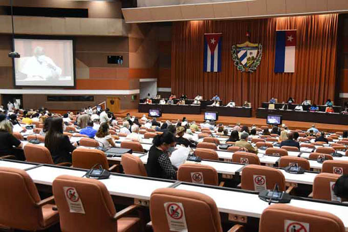 Parlamentarios de Cuba establecen consenso sobre proyectos de ley (+fotos)