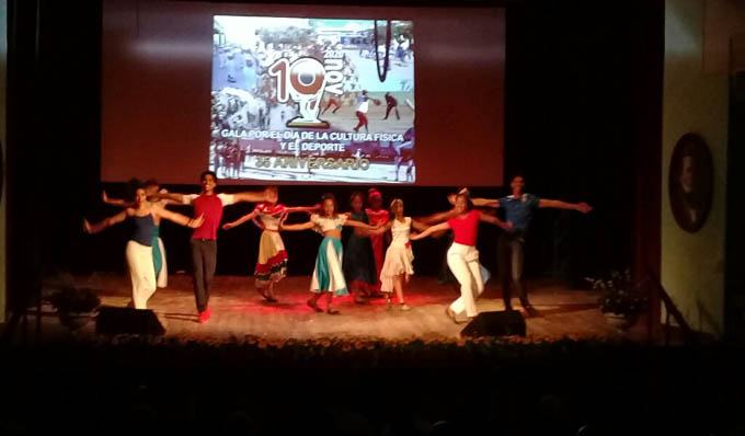 Festejan manzanilleros día del Deporte, la Cultura Física y la Recreación (+fotos)