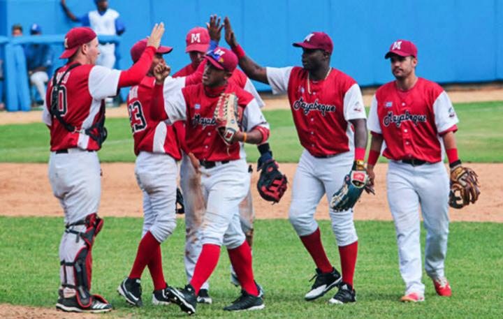 Soplaron vientos huracanados en Bayamo