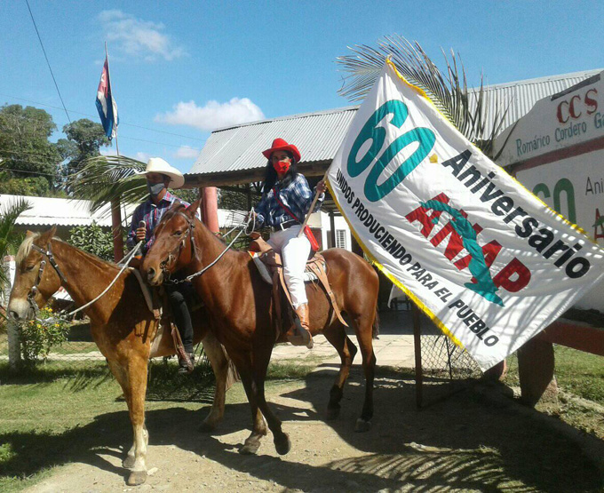 Prosigue recorrido la Bandera Aniversario 60 de la ANAP (+fotos)