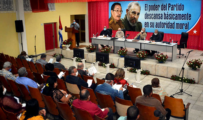 #ÚltimoMinuto: Intercambia Díaz-Canel con dirigentes de Granma