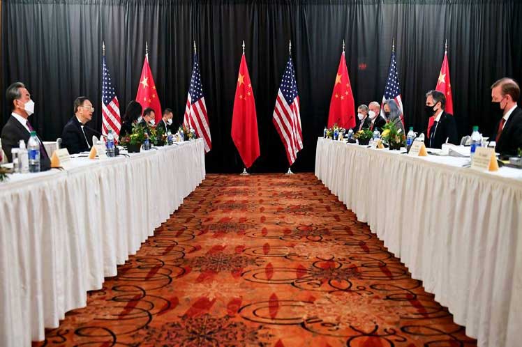 China valora de constructivo y beneficioso su diálogo con EE.UU.