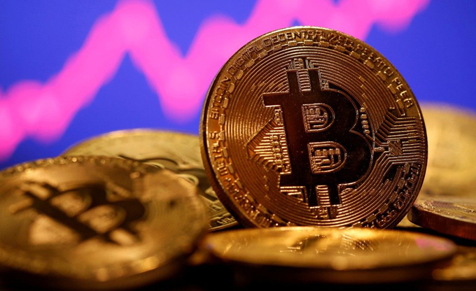 Volatilidad del bitcoin asemeja una montaña rusa