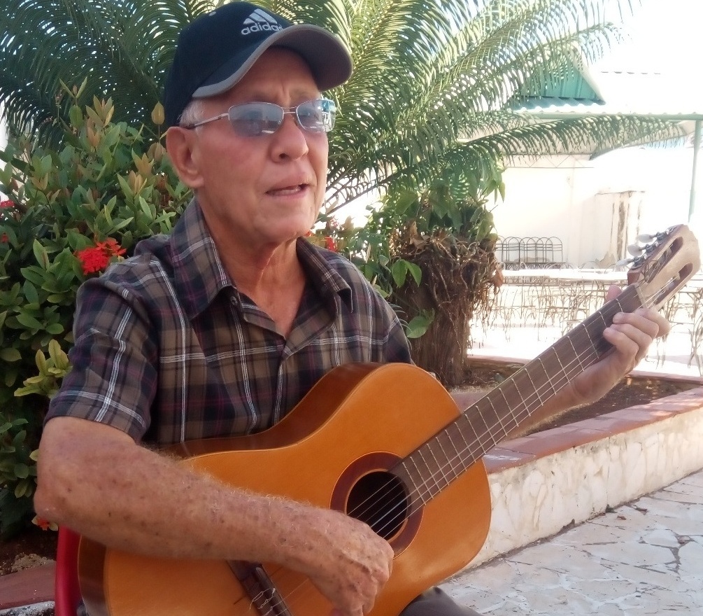 La fortuna de un instructor de arte  en Cuba