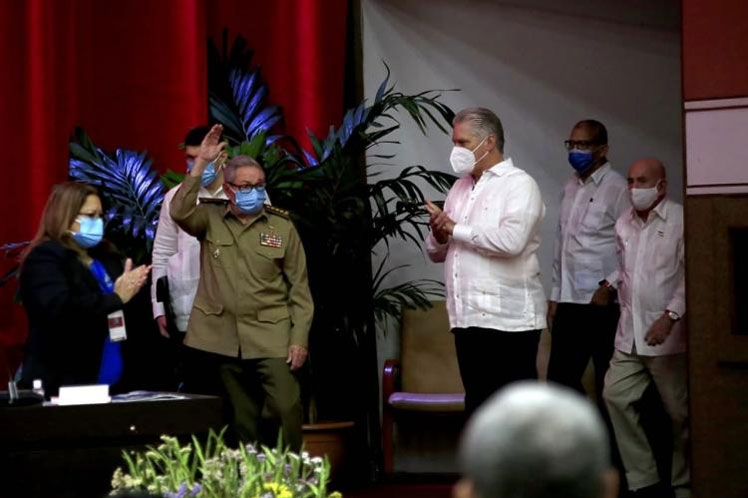 Raúl Castro ratifica confianza en nuevos dirigentes de Cuba
