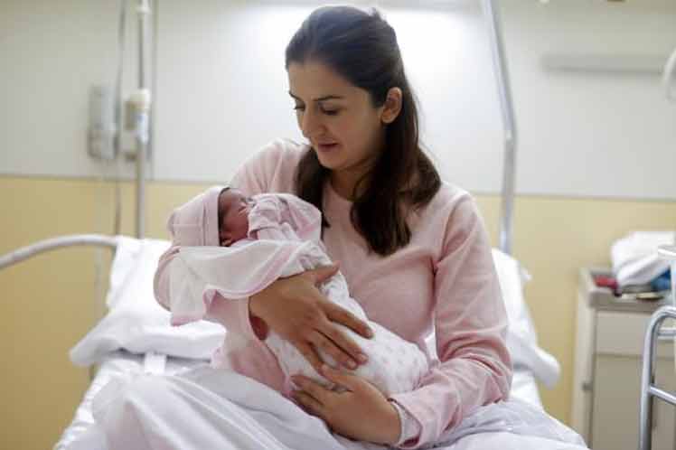 Madres pueden pasar anticuerpos frente al Covid-19 al bebé