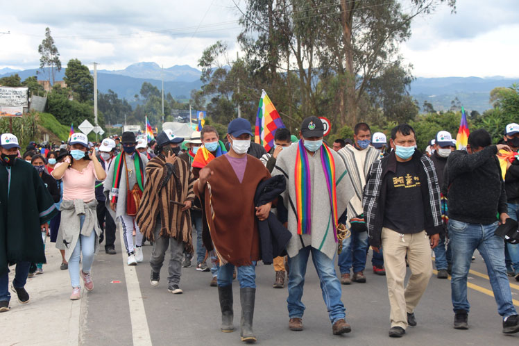 Indígenas en Colombia reclaman sus derechos (+Fotos) Indígenas en Colombia reclaman sus derechos (+Fotos)