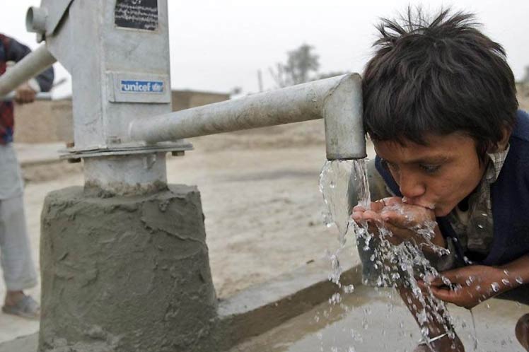 Millones de niños en peligro por falta de agua potable Millones de niños en peligro por falta de agua potable