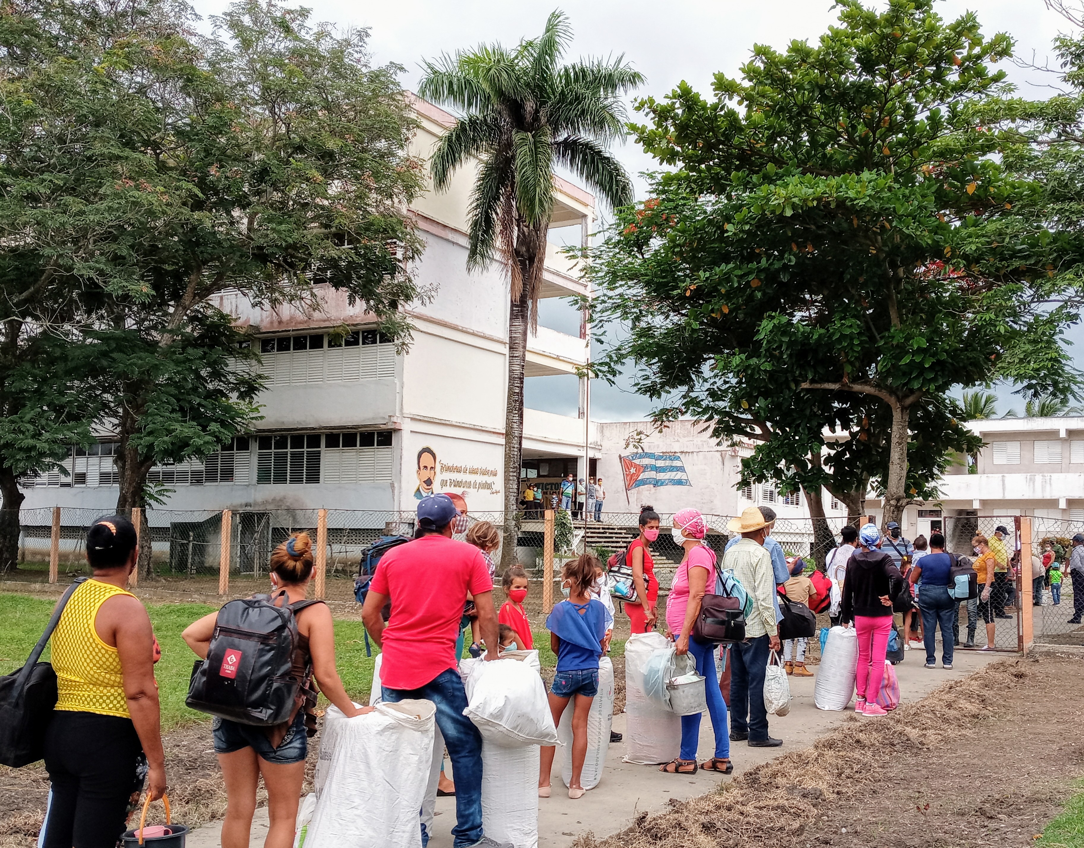 Evacuadas más de seis mil personas en Río Cauto Evacuadas más de seis mil personas en Río Cauto