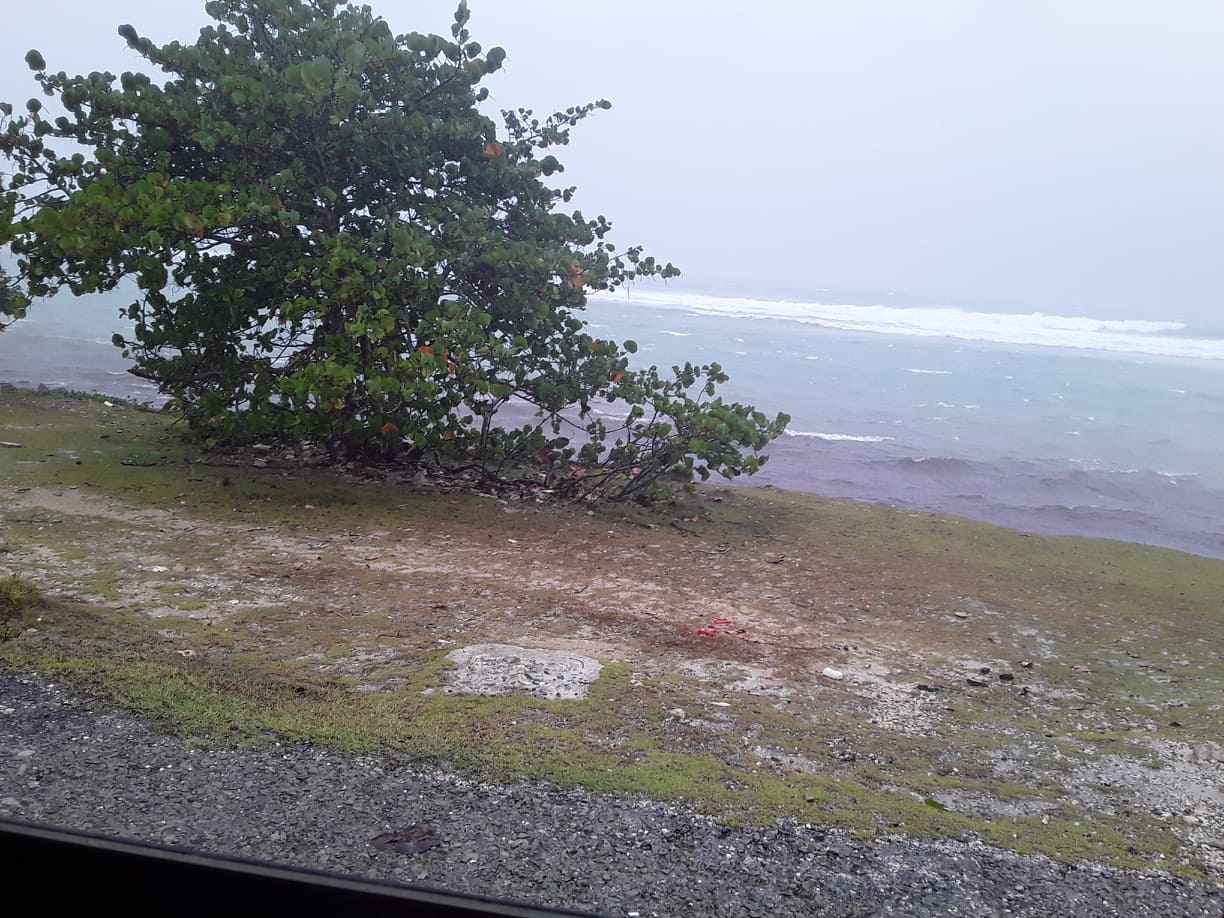 Lluvias y vientos de Elsa se sienten en Cabo Cruz (+ fotos y video)