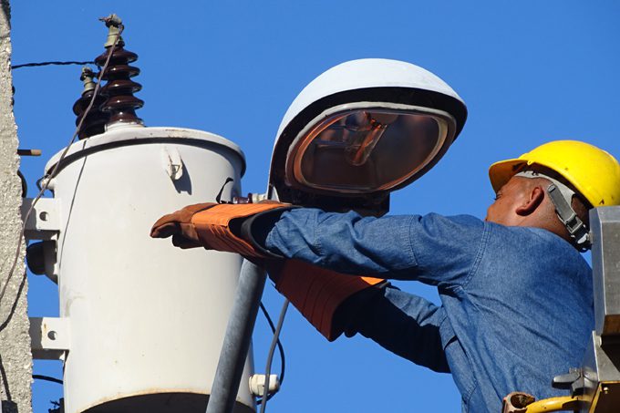 Restablecido más del 90 por ciento del servicio eléctrico afectado por huracán Ida