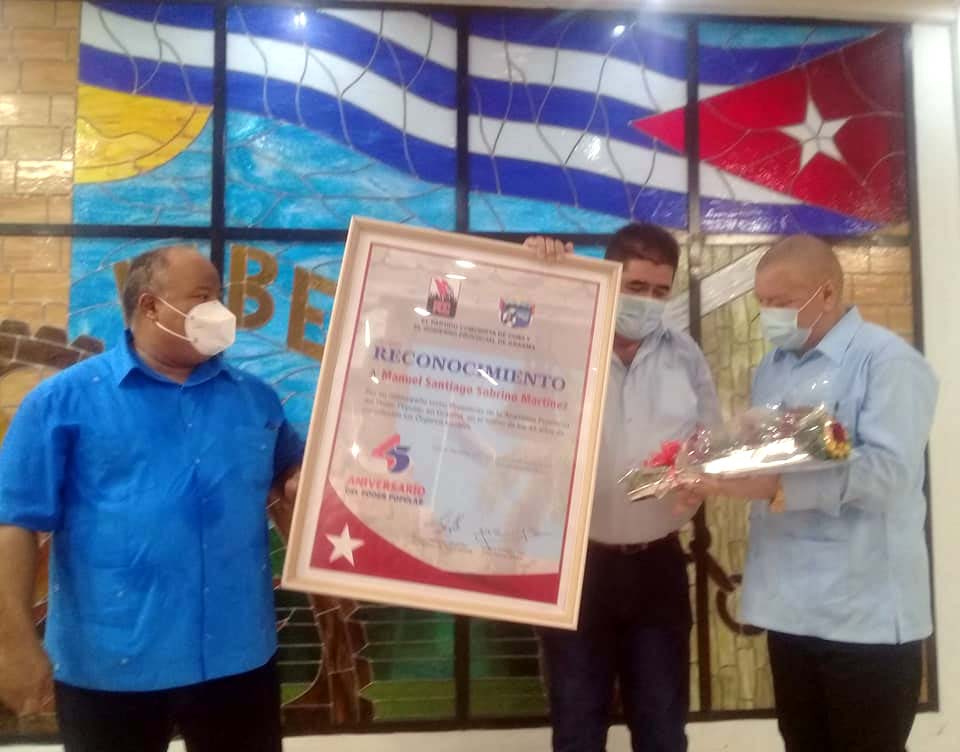 Cuarenta y cinco años de obra honorable