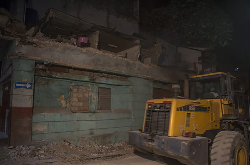 Reportan desplome de pared lateral en edificio en Jesús María, Habana Vieja