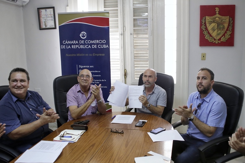 Firman Cuba y Uruguay proyecto de colaboración futbolística Firman Cuba y Uruguay proyecto de colaboración futbolística