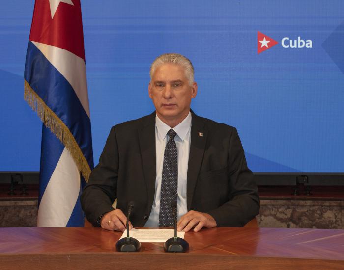 Díaz-Canel felicita a Cuba e insta a celebrar el 2022 sin descuidarse