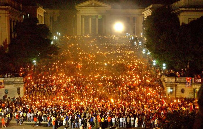 Convocan la FEU y la UJC a tradicional Marcha de las Antorchas