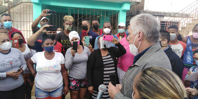 Presidente de Cuba continúa diálogos con la población