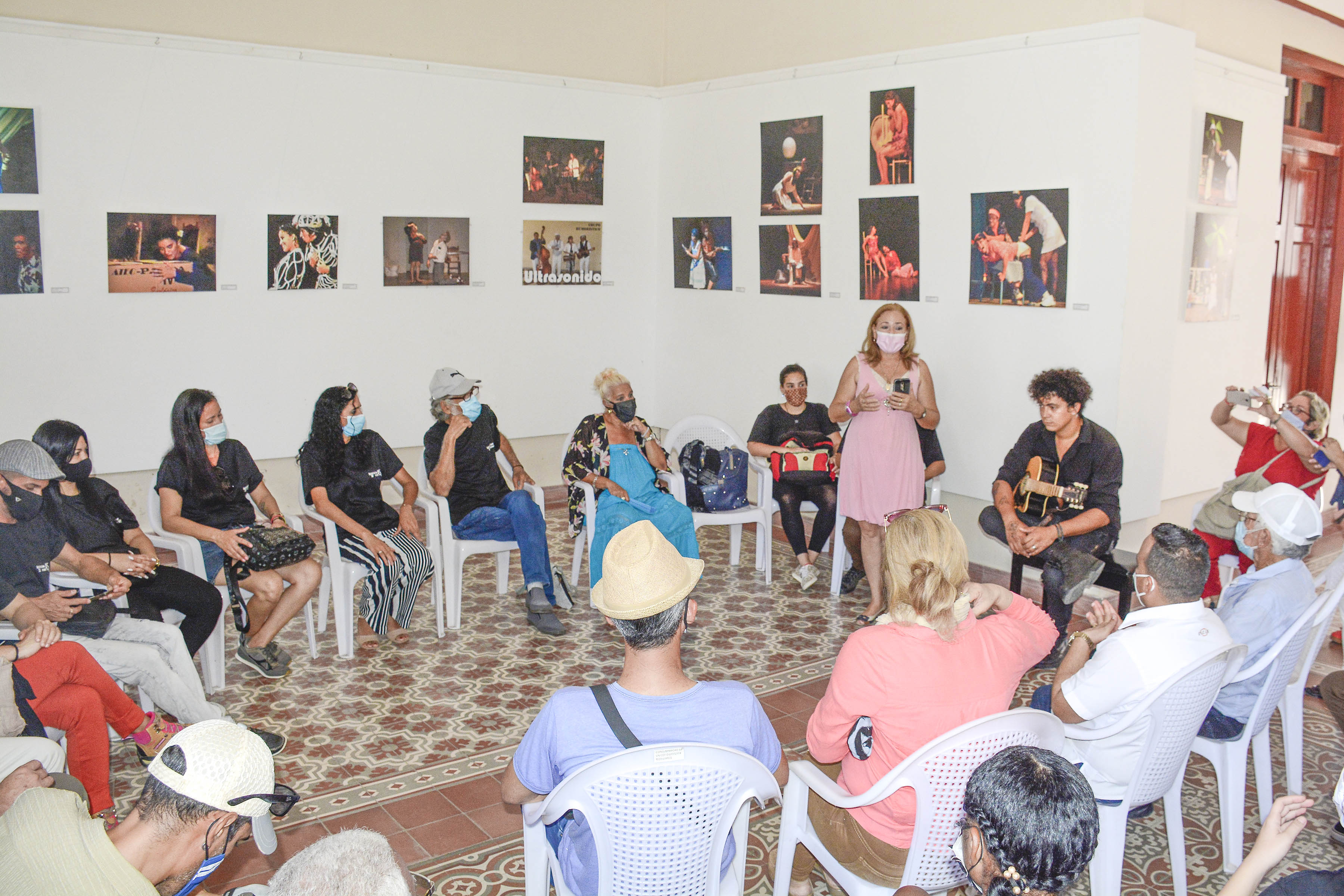 Expo conversatorio en Dos columnas Expo conversatorio en Dos columnas