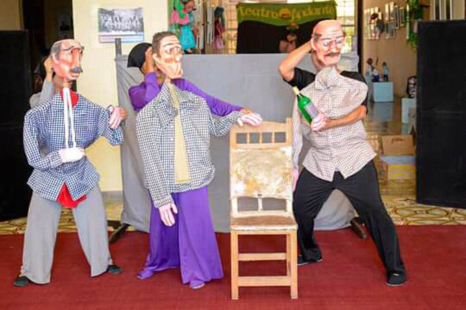 Puesta en escena celebra aniversario 45 del grupo teatral Granma Puesta en escena celebra aniversario 45 del grupo teatral Granma